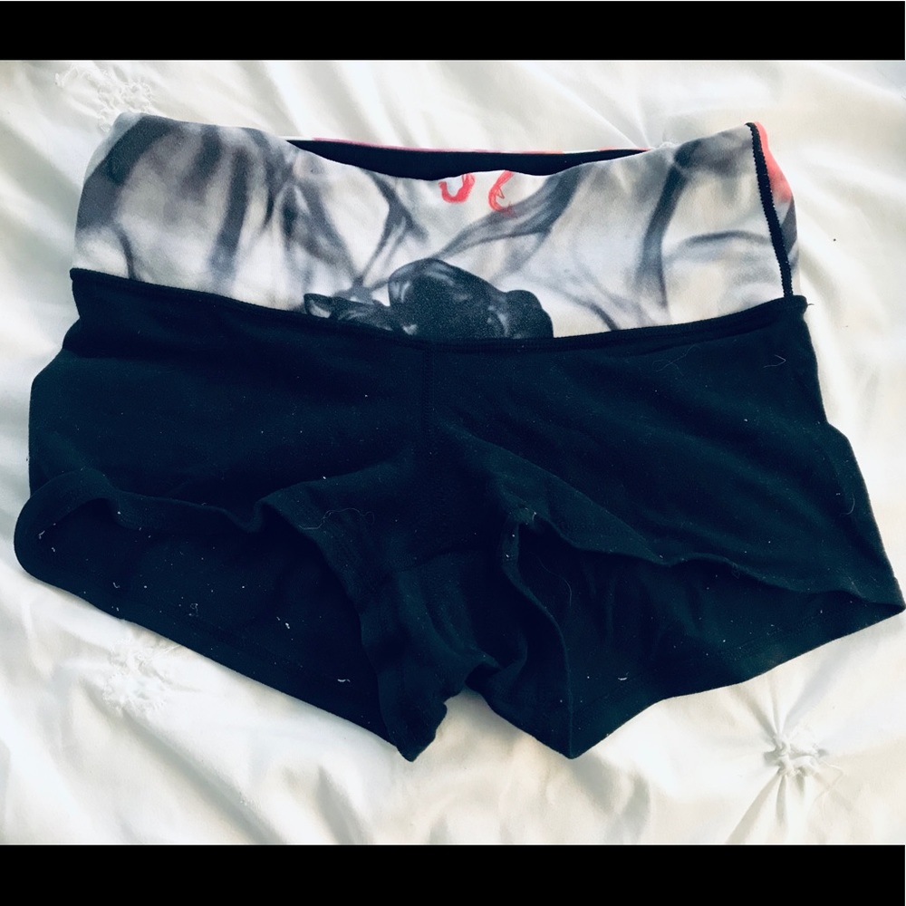 LuLulemon Athletica Boogie Shorts, Smoke Band (2)